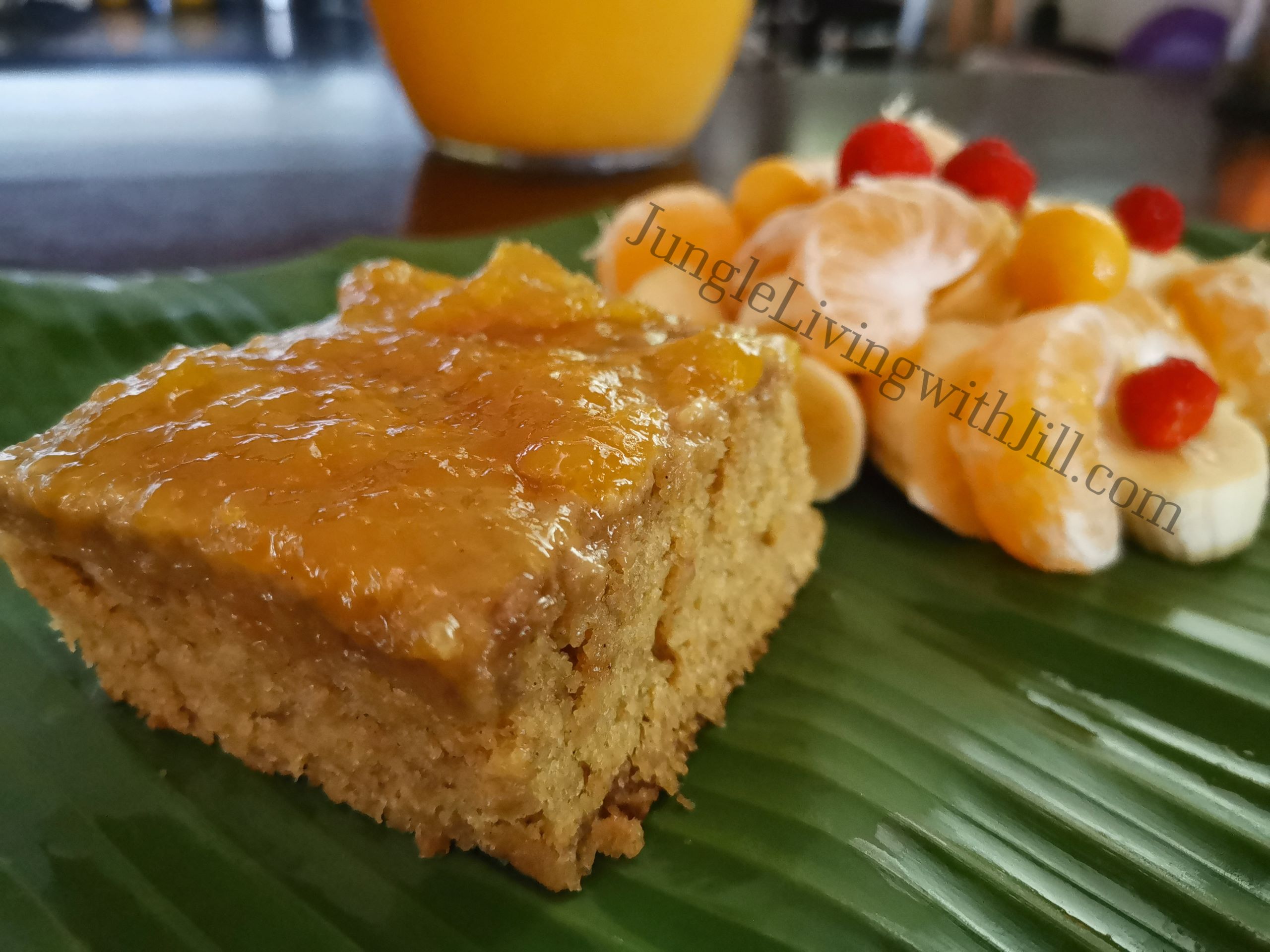 Mango cake with fruit and juice